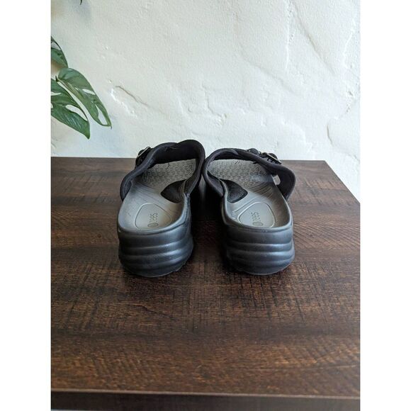 Bzees Women's Always Comfort Buckle Platform Sandals Shoes - Size 8.5 - Picture 4 of 9